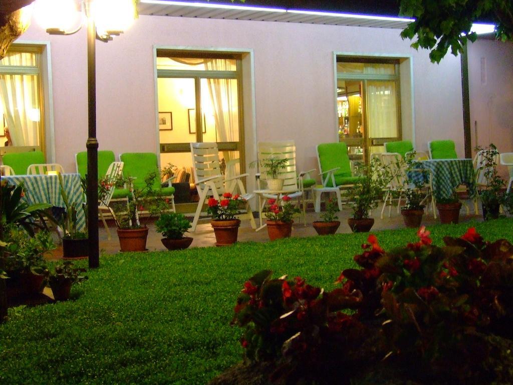 Hotel Rinascente Chianciano Terme Exterior foto